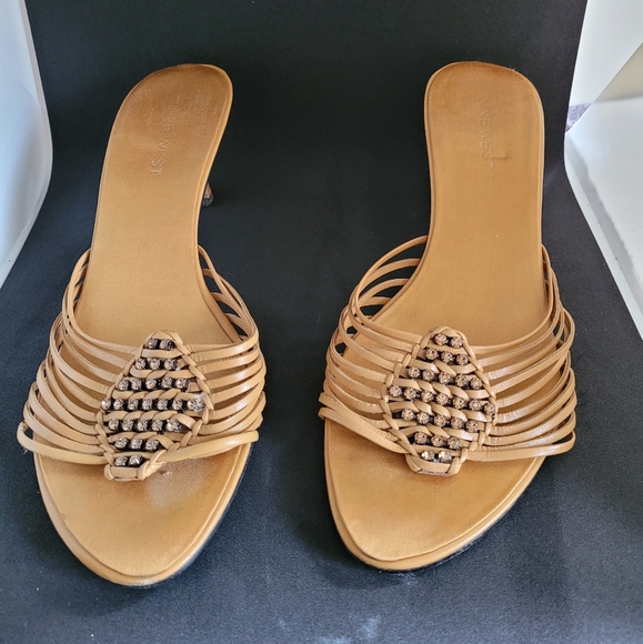 Nine West 8.5" slip on heels - Picture 2 of 5